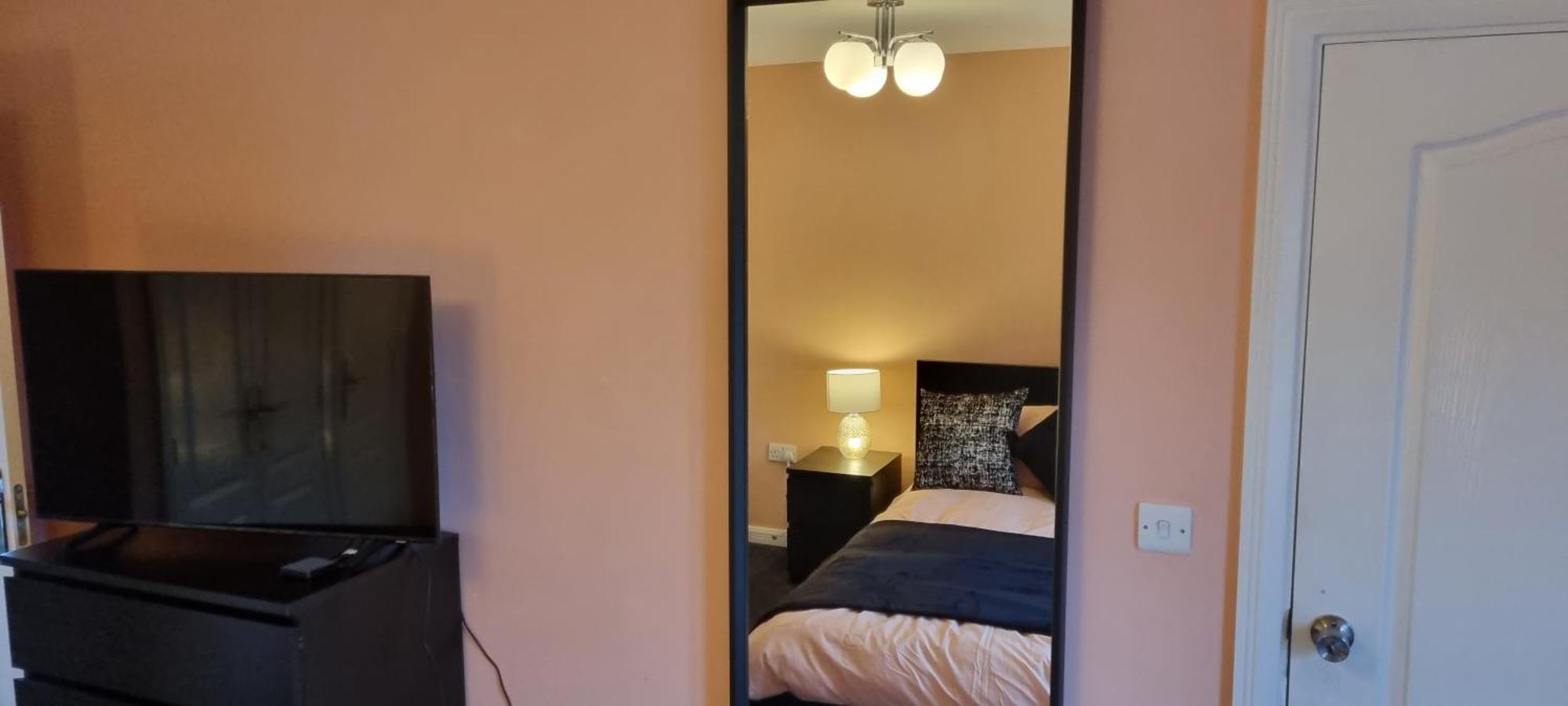 Swindon 6 Deluxe Doubles 2 With En Suite In Large House - No Pets Exterior foto
