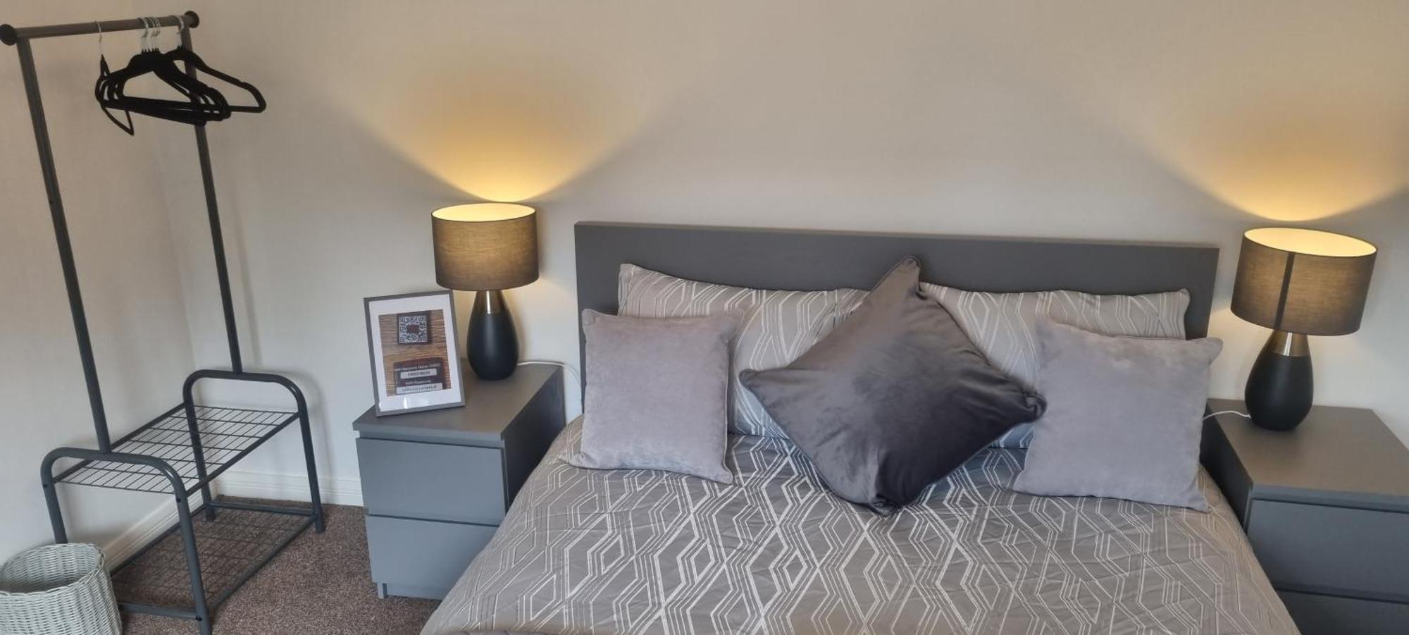 Swindon 6 Deluxe Doubles 2 With En Suite In Large House - No Pets Exterior foto