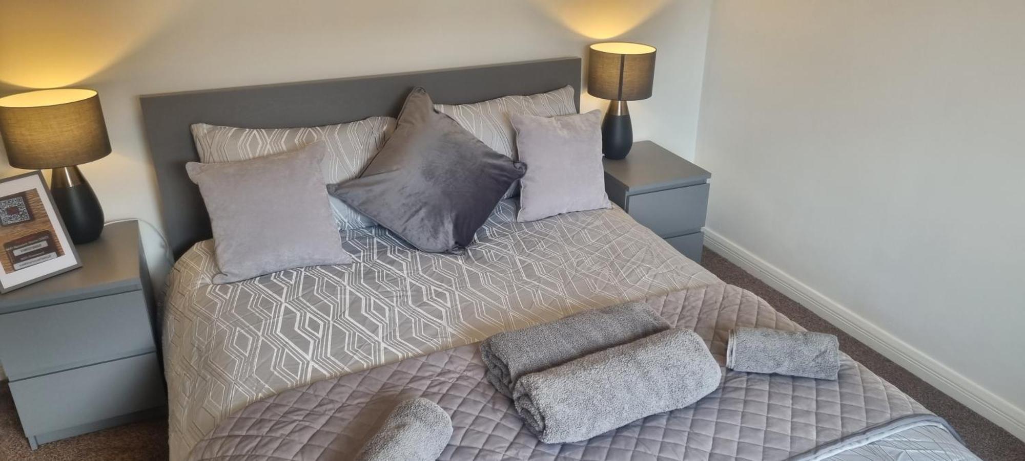 Swindon 6 Deluxe Doubles 2 With En Suite In Large House - No Pets Exterior foto